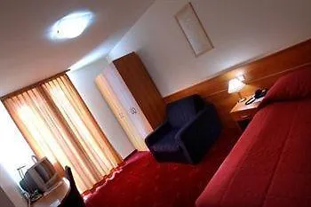 Отель Creina