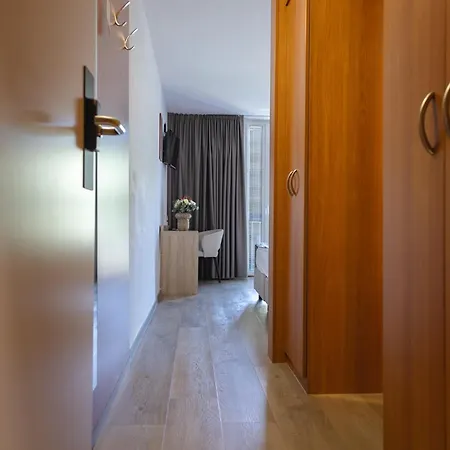 Creina Hotel