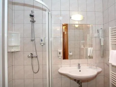 Creina 4*